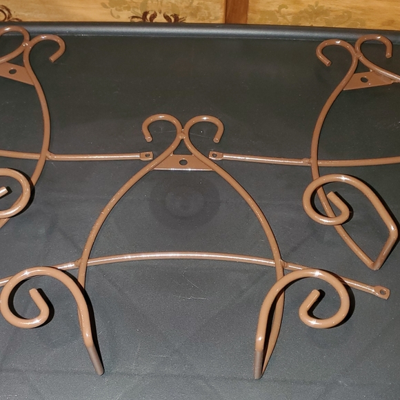 Italian Style Plates & Metal Hanger Set - Picture 6 of 15
